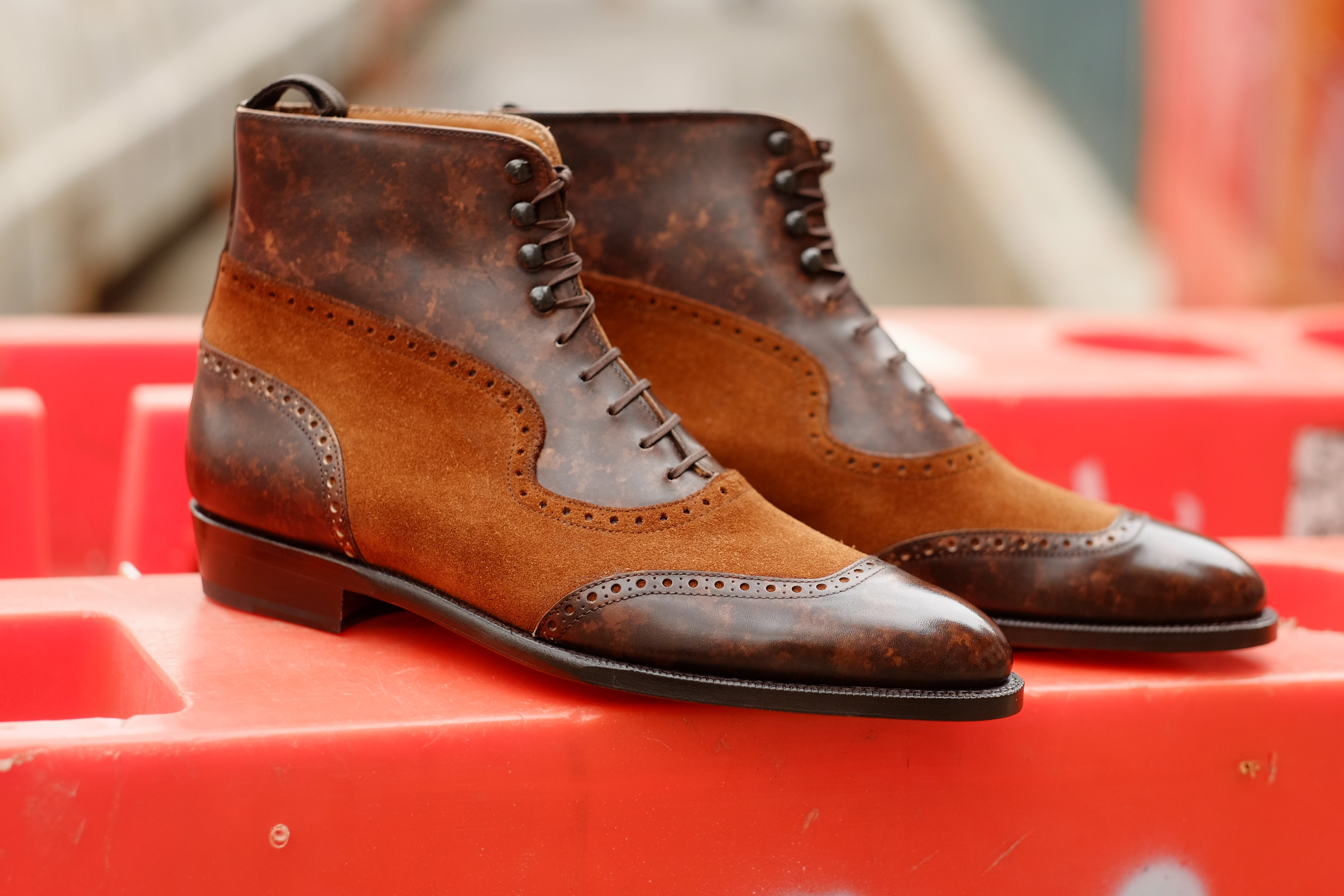 Pinehurst - Dark Brown Marble Patina / Snuff Suede