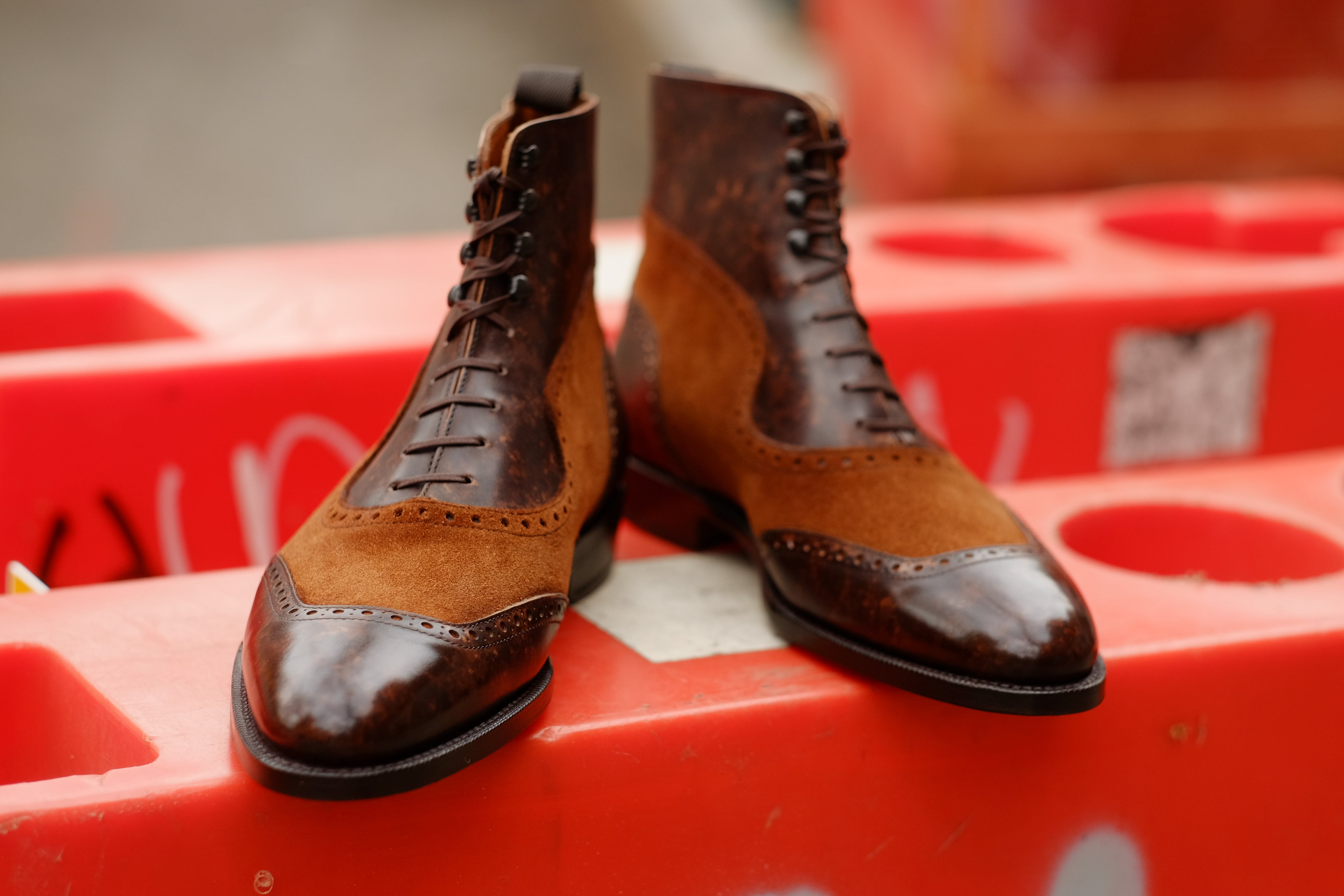 Pinehurst - Dark Brown Marble Patina / Snuff Suede