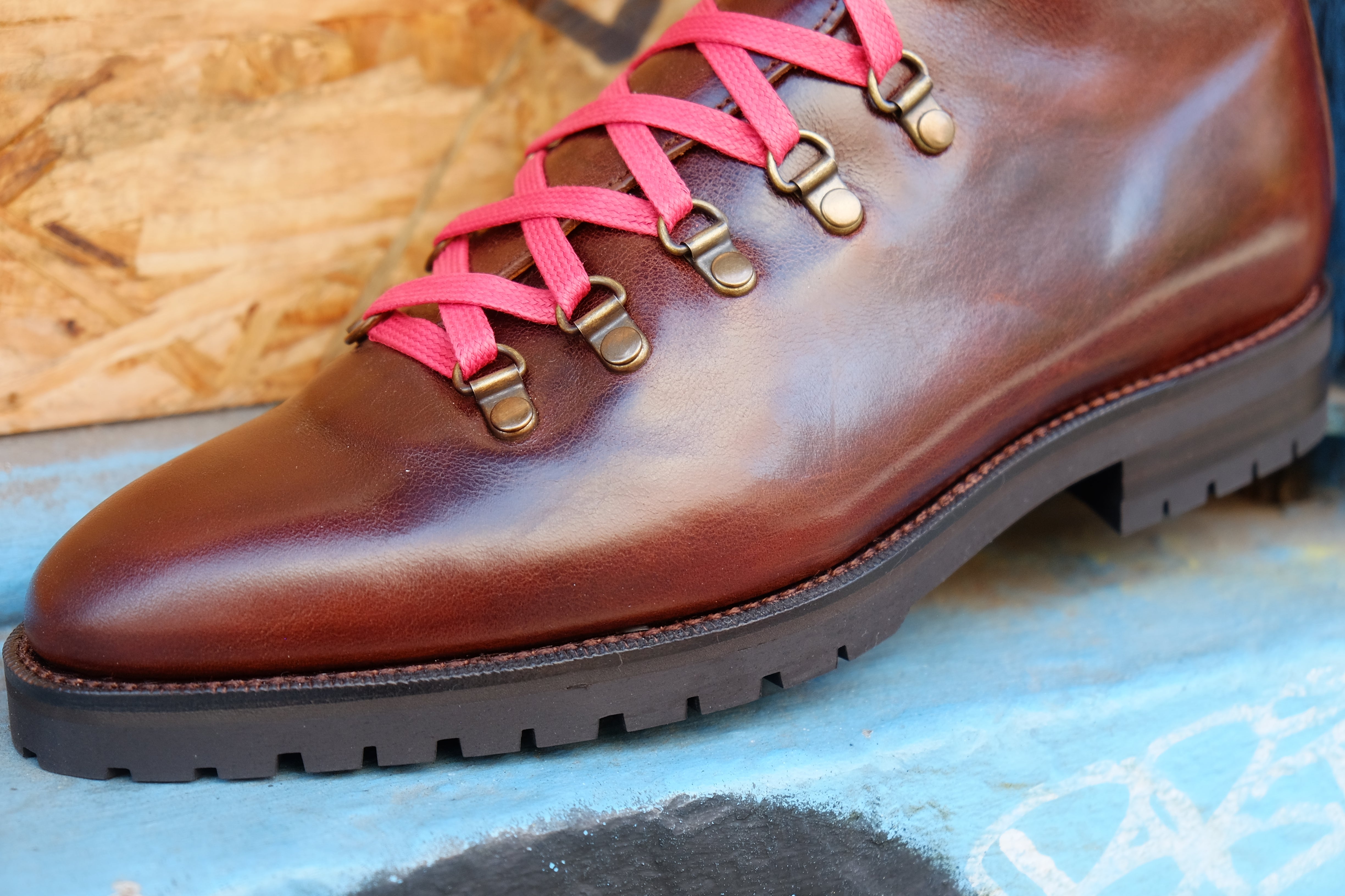 Snoqualmie - Rugged Brown Commando